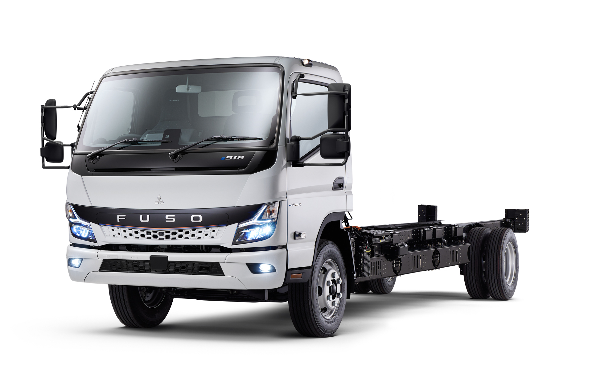 MY25_FUSO_eCANTER_918WideCab_3Bat_Front34LHS_RGB_FA.jpeg