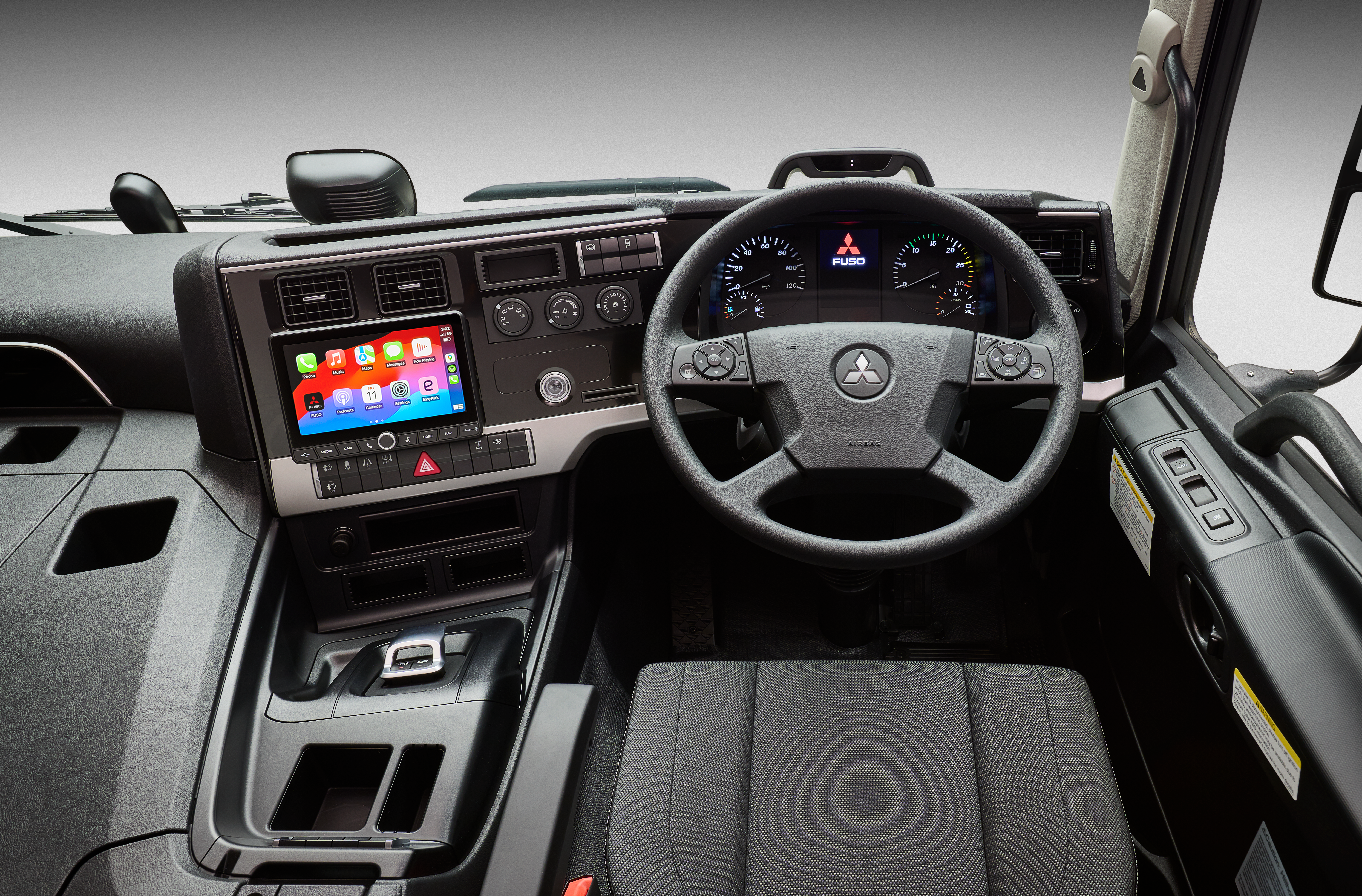 025F83FF MY24 Shogun 360 Interior Driver POV.png