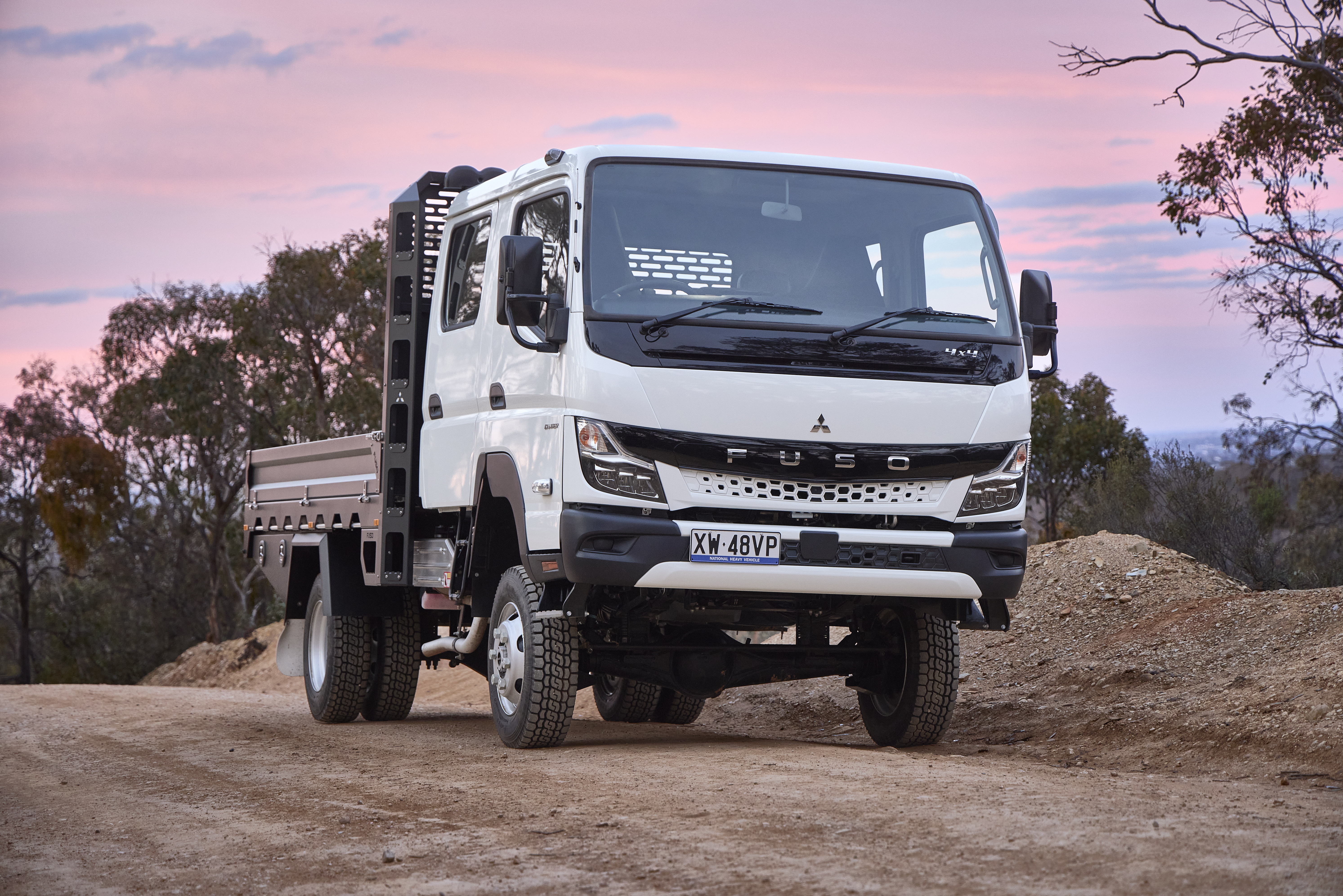 203292D0 Fuso Canter FG 4x4.jpg
