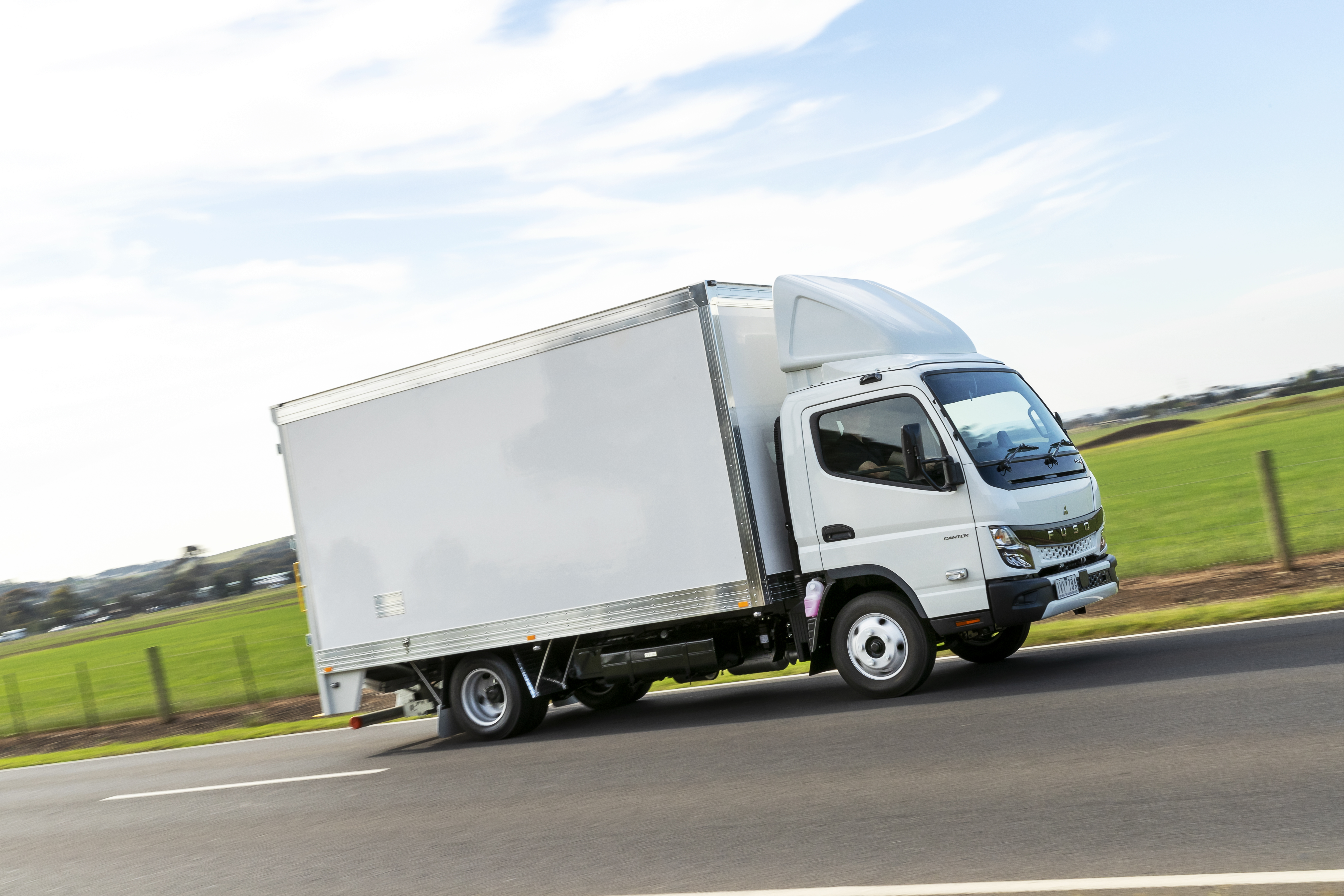 2421B2FB Canter 515 Wide Pantech 1.jpg