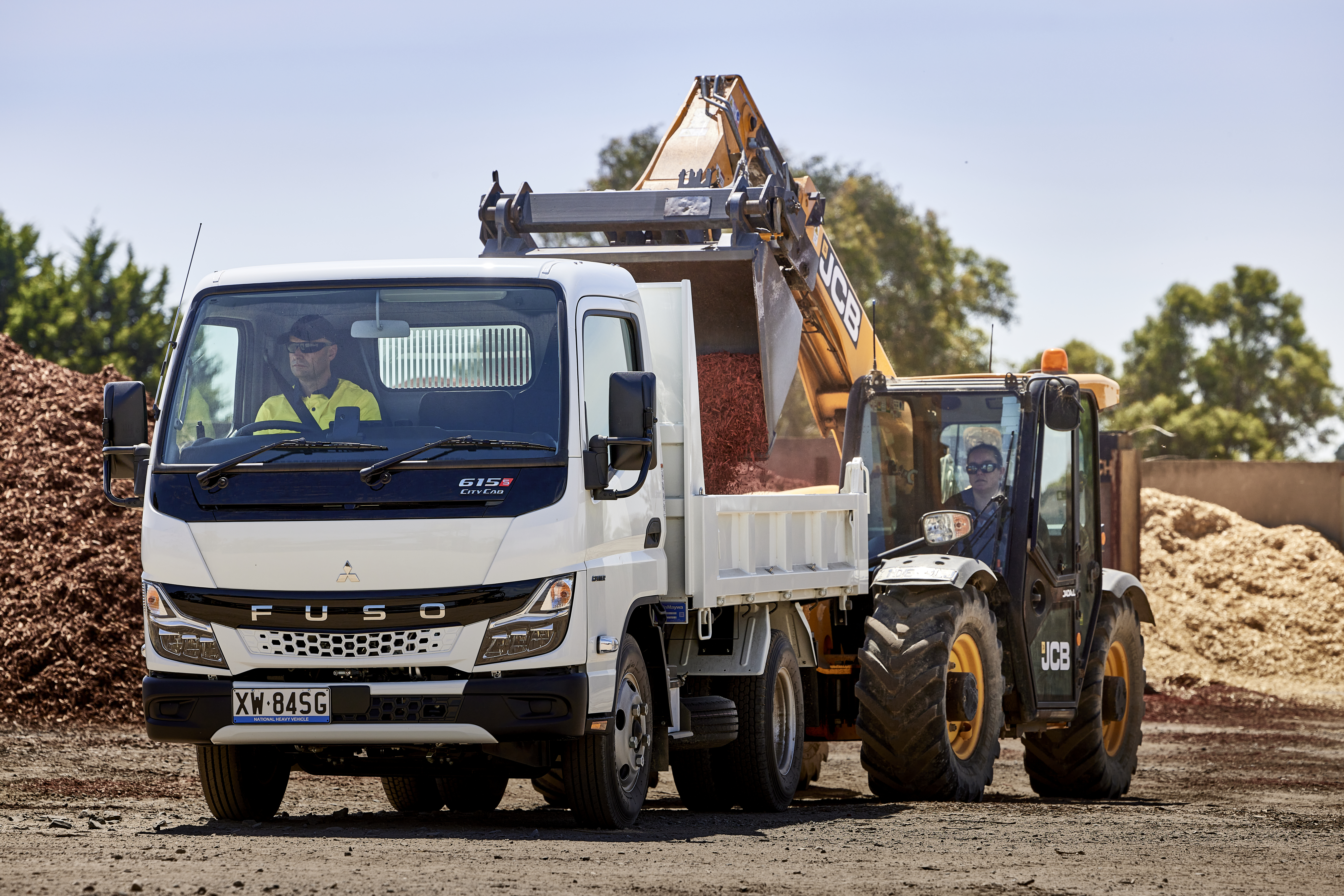 2F6863BB Canter 615 City Tipper 69.jpg