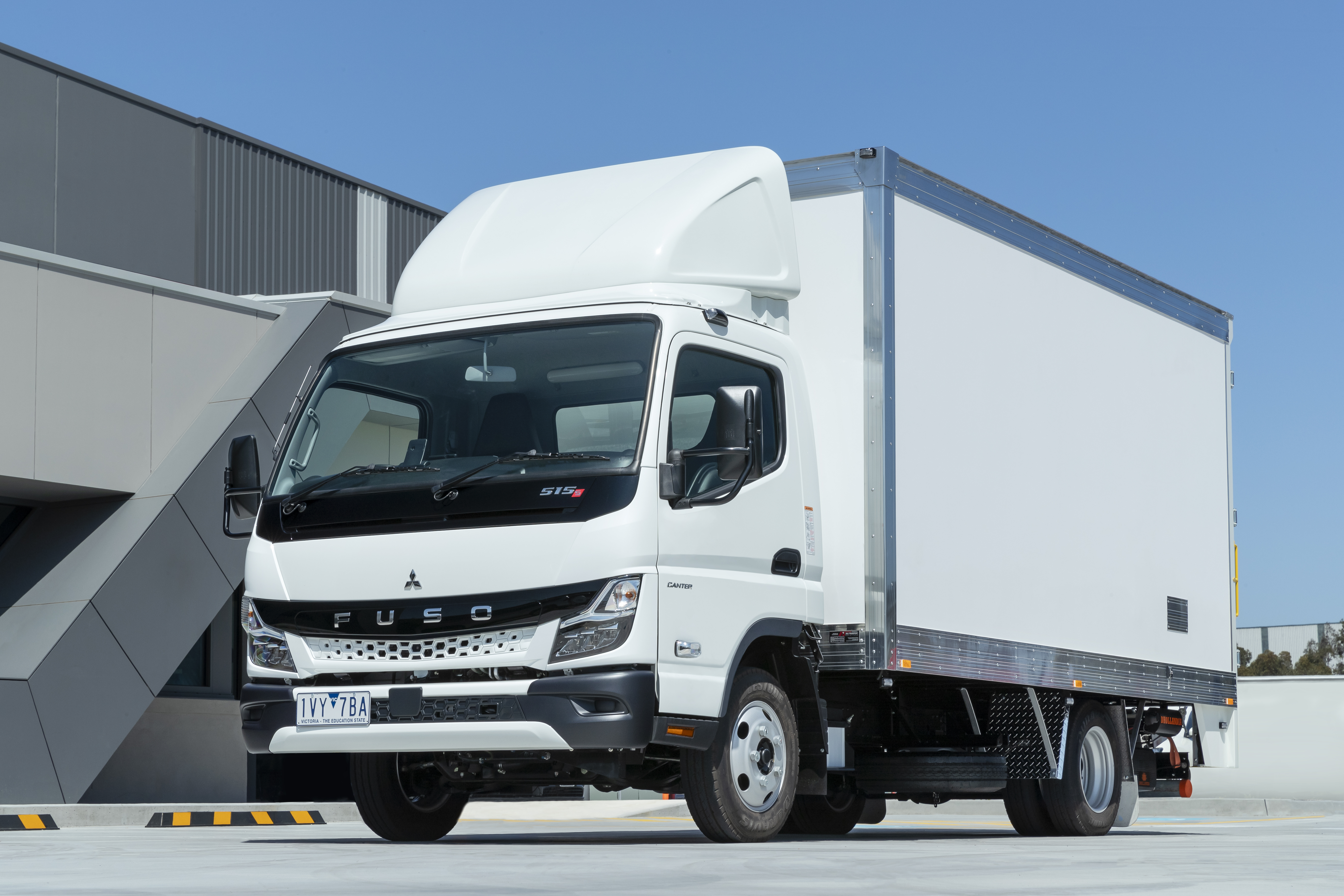 5E359D2E Canter 515 Wide Pantech 2.jpg